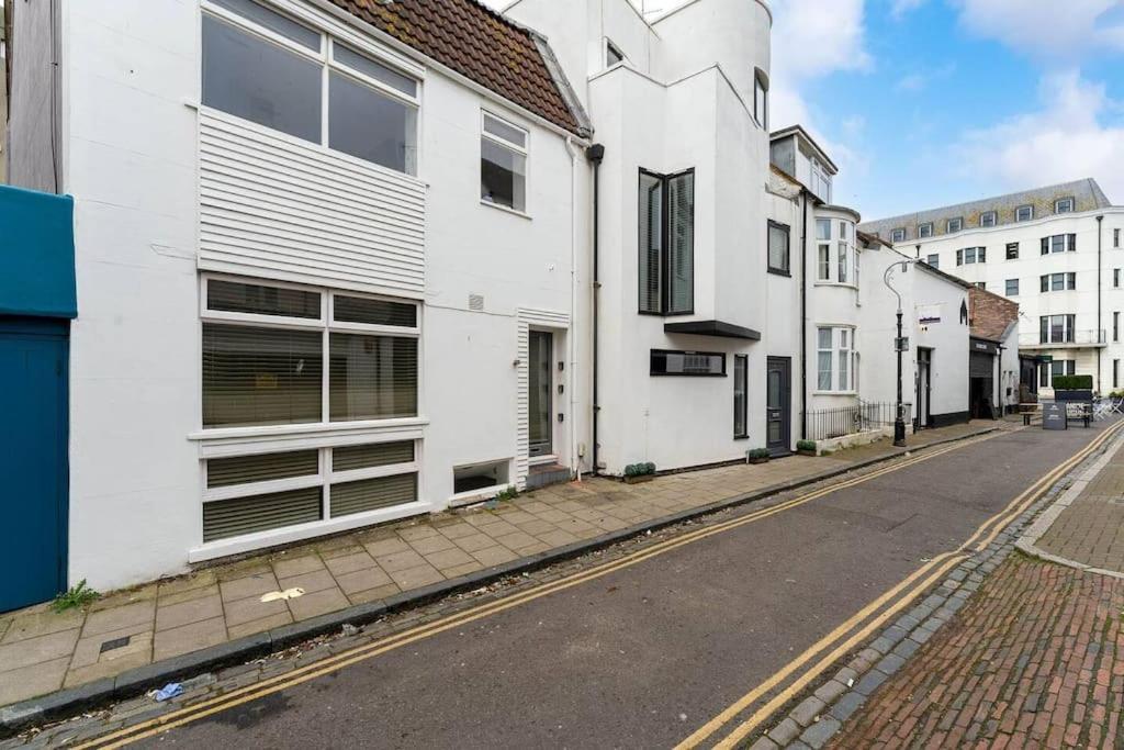 3 Storey Next To Pier Apartment *
