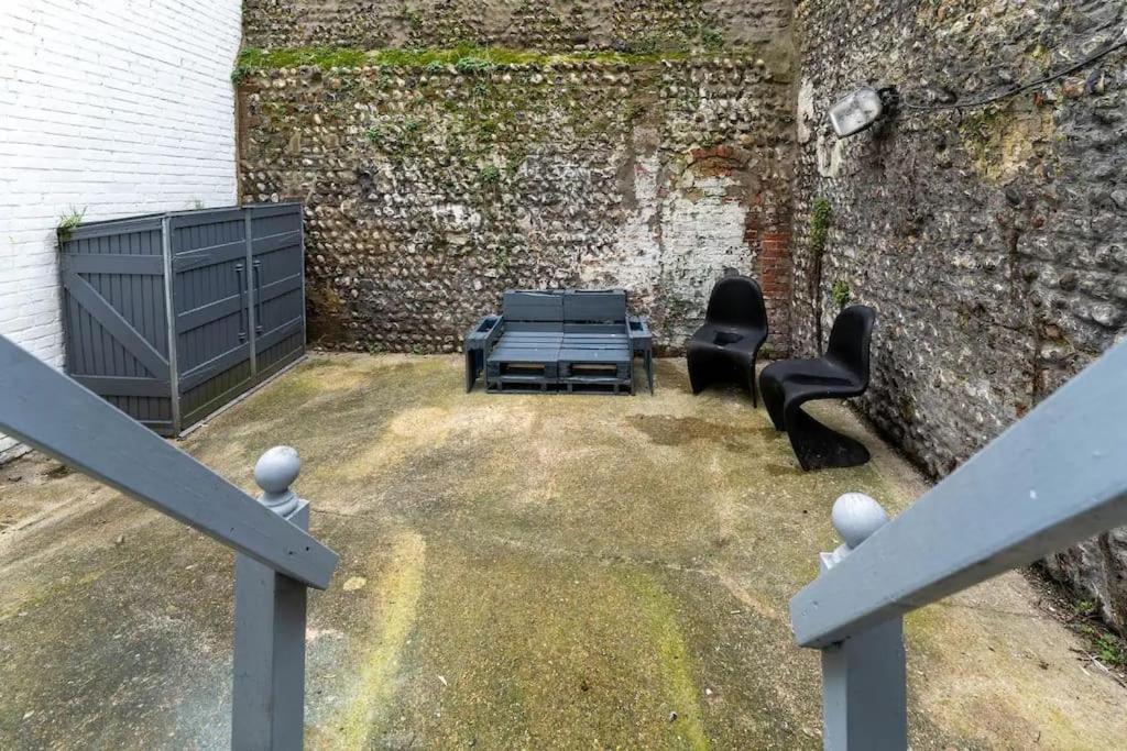 3 Storey Next To Pier Brighton